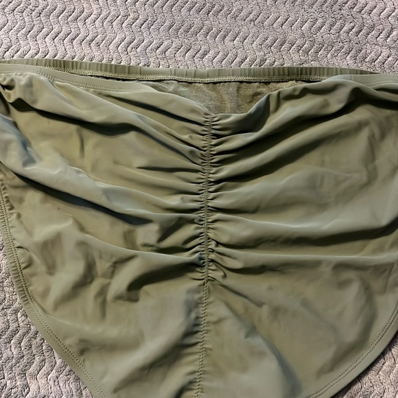 Time and Tru Women's Ruched Back Mid Rise Bikini Swim Bottom Sz 3X (24W-26W) New - Picture 6 of 12